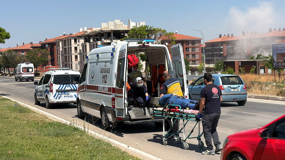 Eskişehir\'de Polis Aracına Çarpan Otomobil Kazası