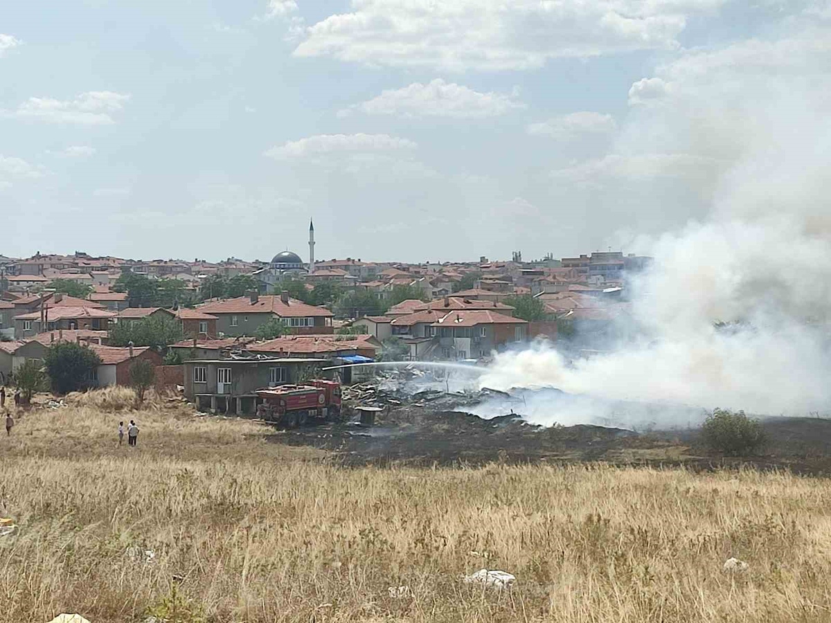 Edirne\'de Yangın: Bir Ev Yok Oldu