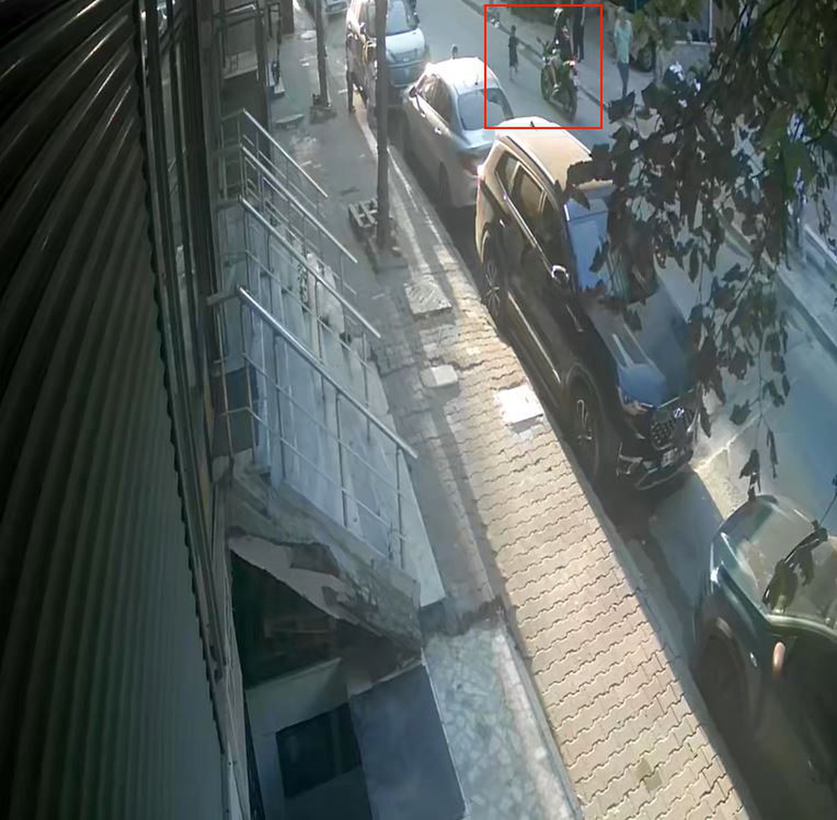 Küçükçekmece’de yolun karşısına geçen 5 yaşındaki çocuğa motosiklet çarptı