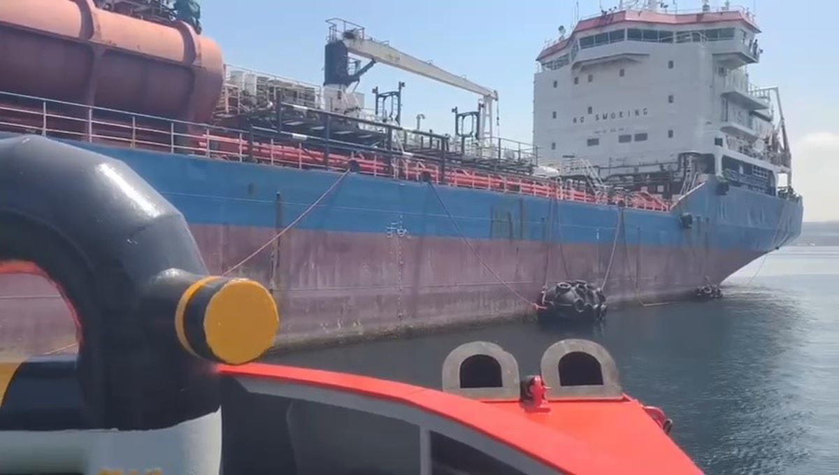 Yalova\'da Tanker Makine Arızası Geçirdi