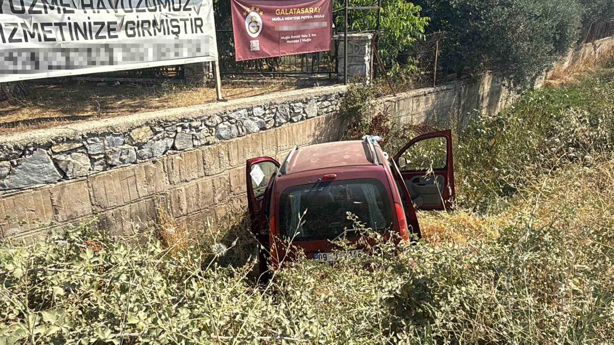 Muğla\'da Ticari Araç Dereye Uçtu: 2 Yaralı