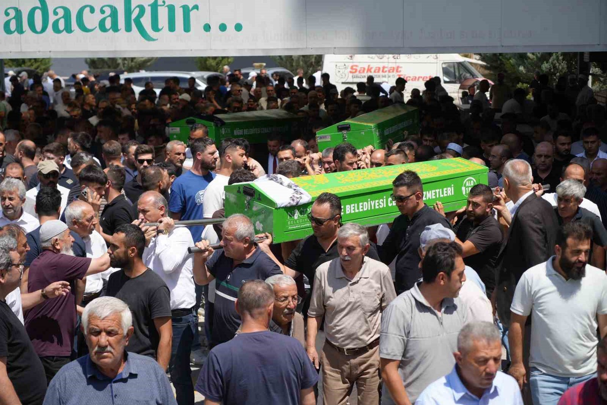 Niğde\'de cinayet: İpek Gezer toprağa verildi