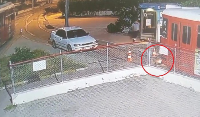 Nostalji tramvayına molotoflu saldırı! O anlar kamerada