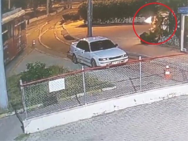 Nostalji tramvayına molotoflu saldırı! O anlar kamerada