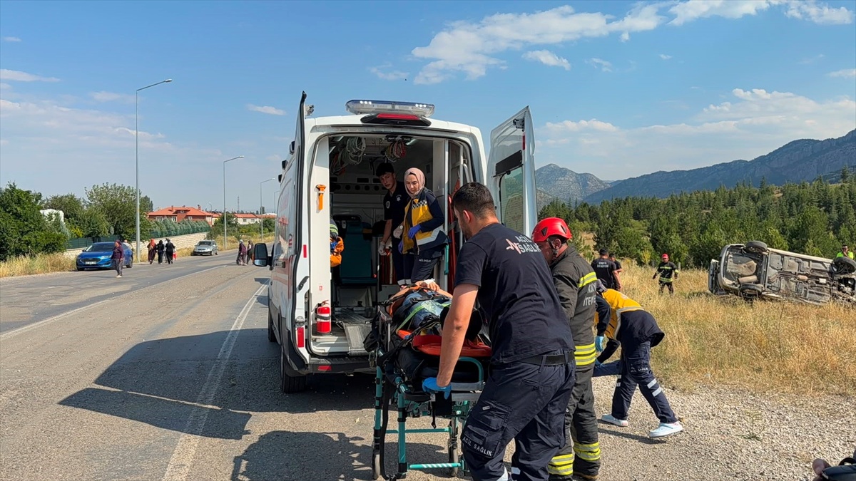 Seydişehir\'de Kaza: Sürücü İtfaiye Tarafından Kurtarıldı