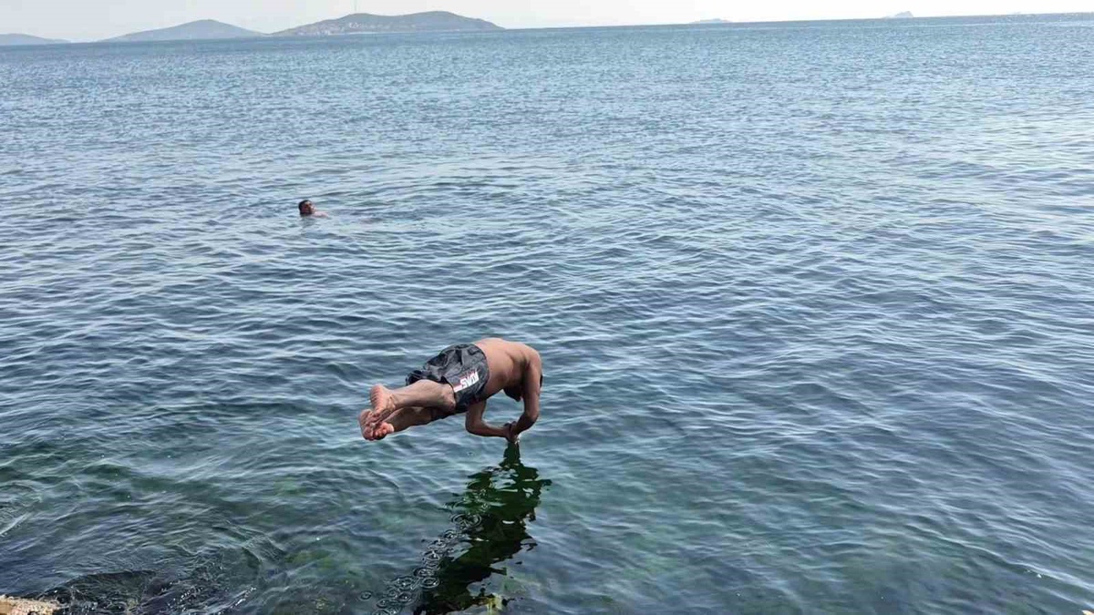 İstanbul\'da Sıcak Hava Caddebostan\'ı Doldurdu
