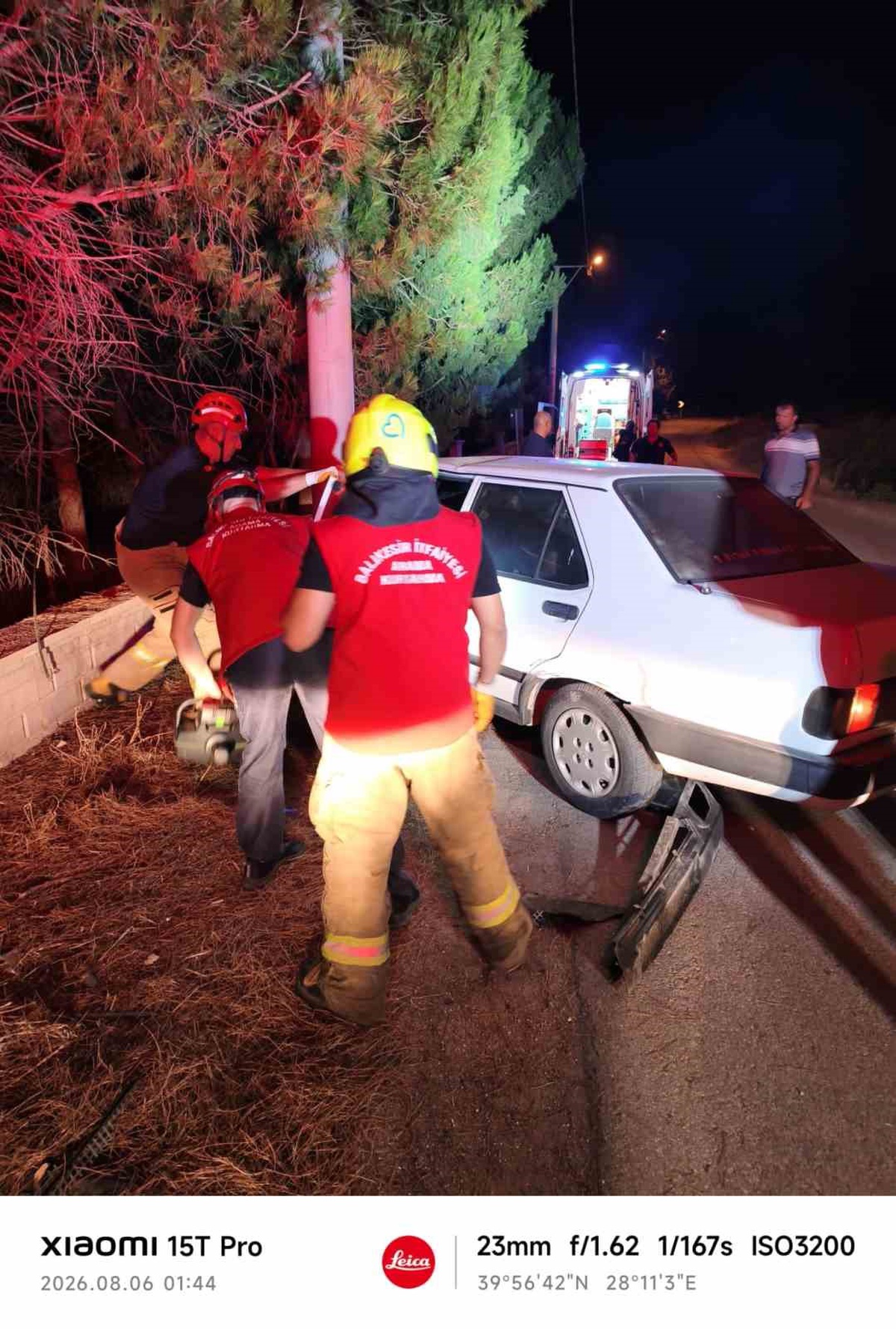 Susurluk\'ta Trafik Kazası: Sürücü Kurtarıldı