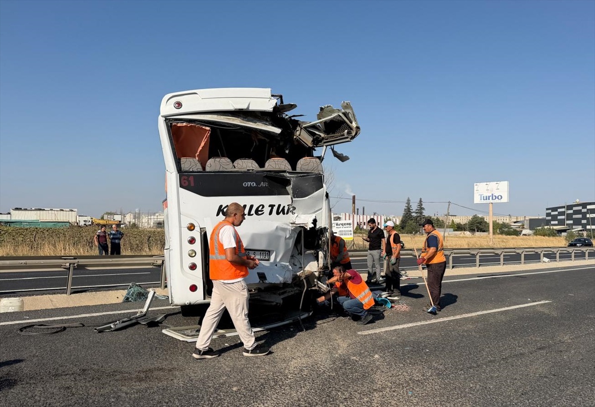 Zincirleme Trafik Kazasında 29 Yaralı