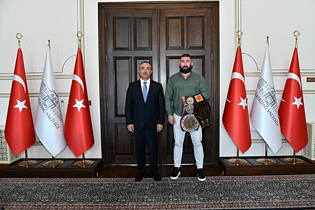 Vali Soytürk, Şampiyon Kick Boksçu Dursun\'u Ağırladı