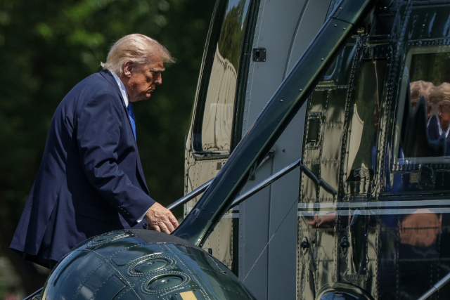 Trump'ı taşıyan helikopterde &ouml;l&uuml;m tehlikesi! Ramak kala kurtuldu