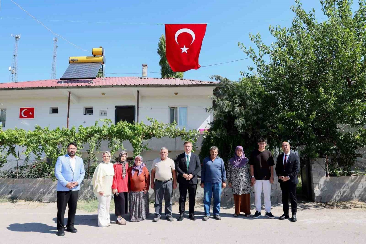 Vali Aydoğdu, Şehit Ailesini Ziyaret Etti