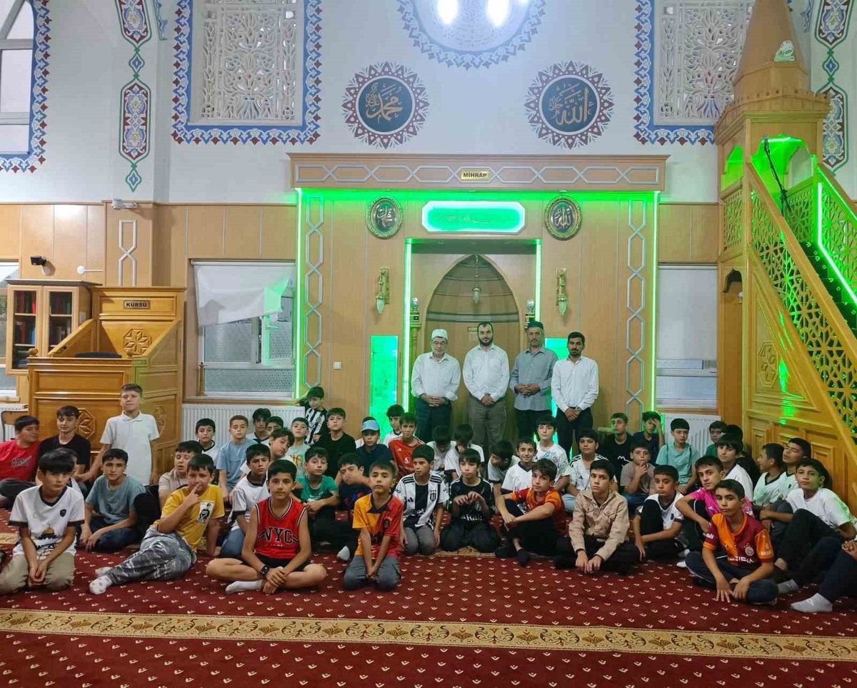 İpekyolu Müftüsü Gençlerle Sabah Namazında Buluştu