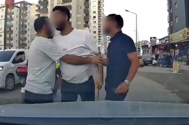 Yol verme tartışmasında inanılmaz magandalık! Testereyle dehşet saçtı