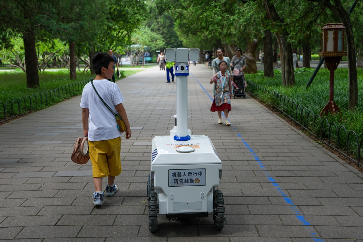 Beijing\'de Robotlar Kamu Görevine Başladı