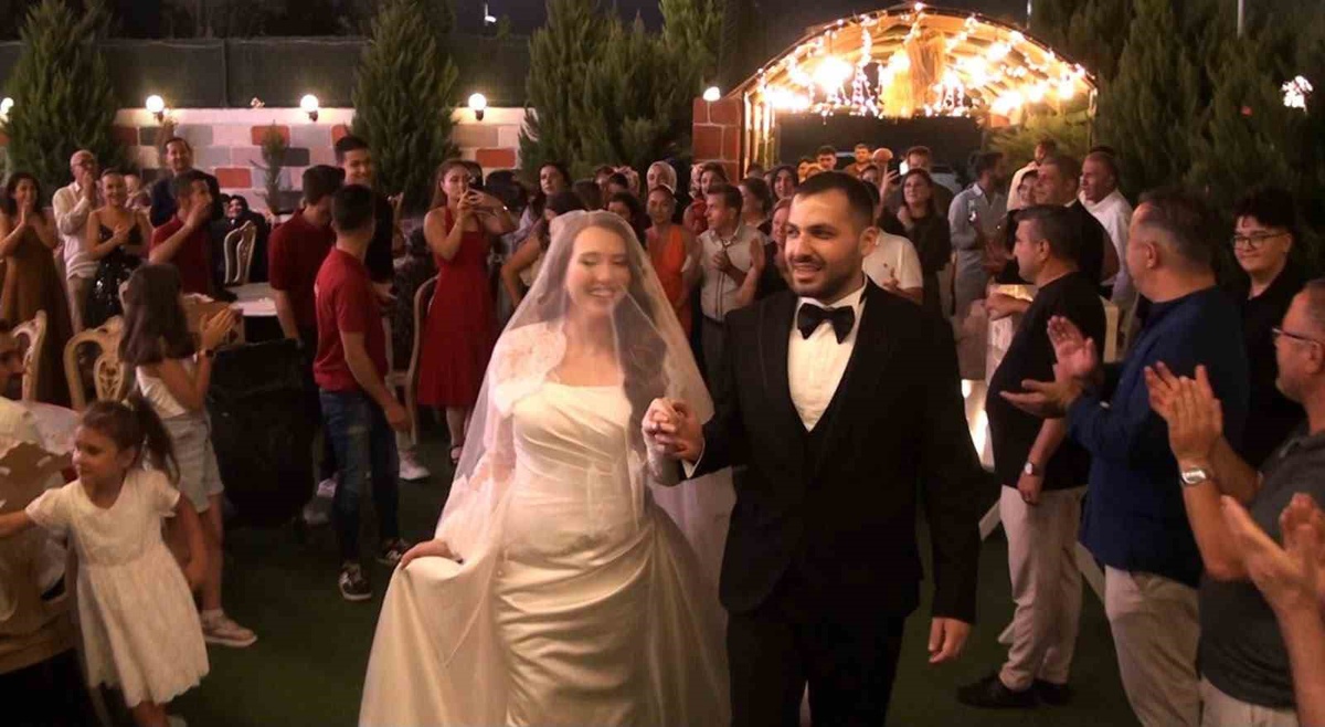 Sınırları Aşan Aşk: Fuat ve Megan\'ın Düğünü