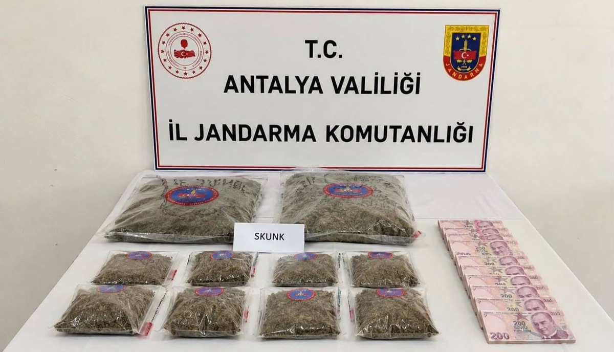 Döşemaltı\'nda Uyuşturucu Operasyonu: 5,6 Kg Esrar Ele Geçirildi