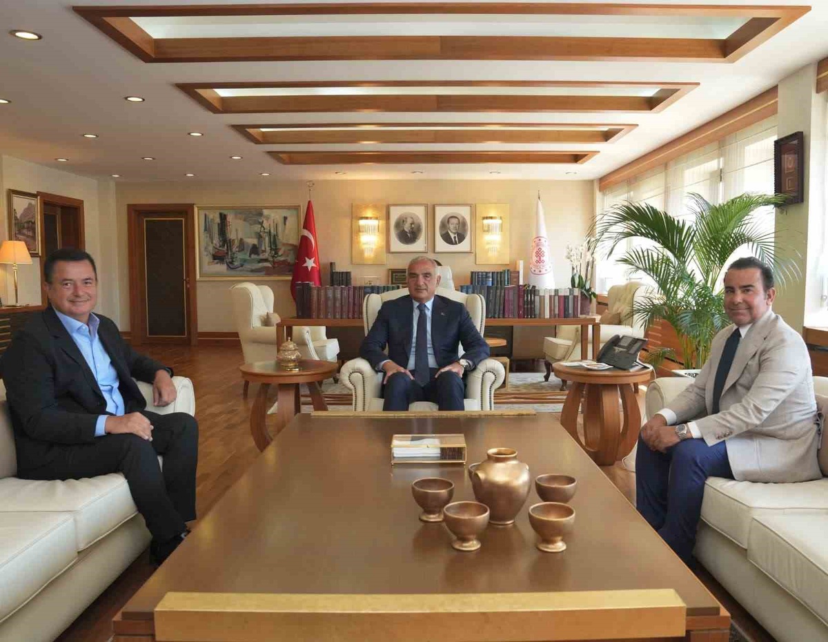 Bakan Ersoy, Acun Ilıcalı ile Kültür ve Turizm Değerlendirmesi Yaptı