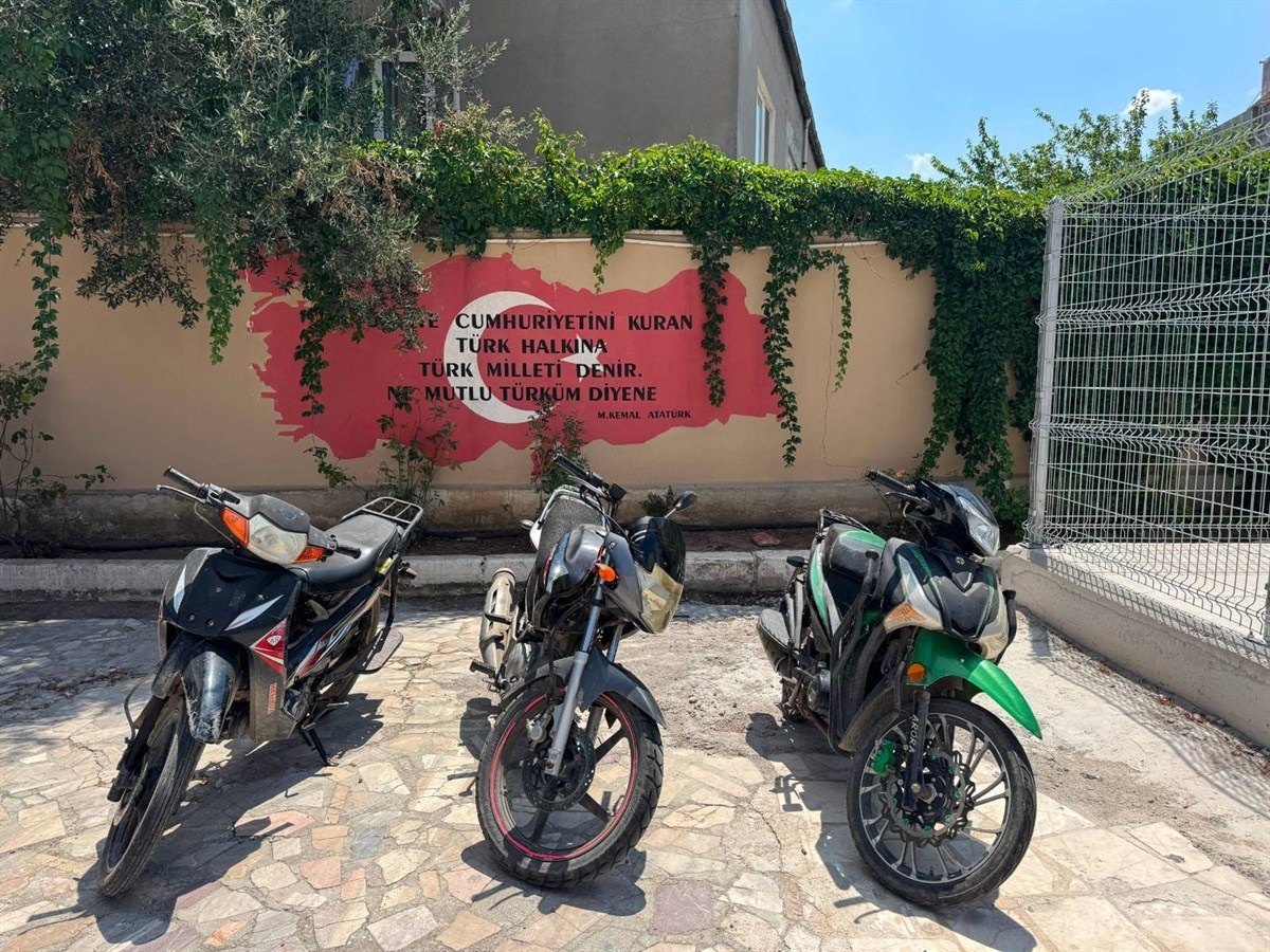 Altıeylül\'de Motosiklet Hırsızları Tutuklandı