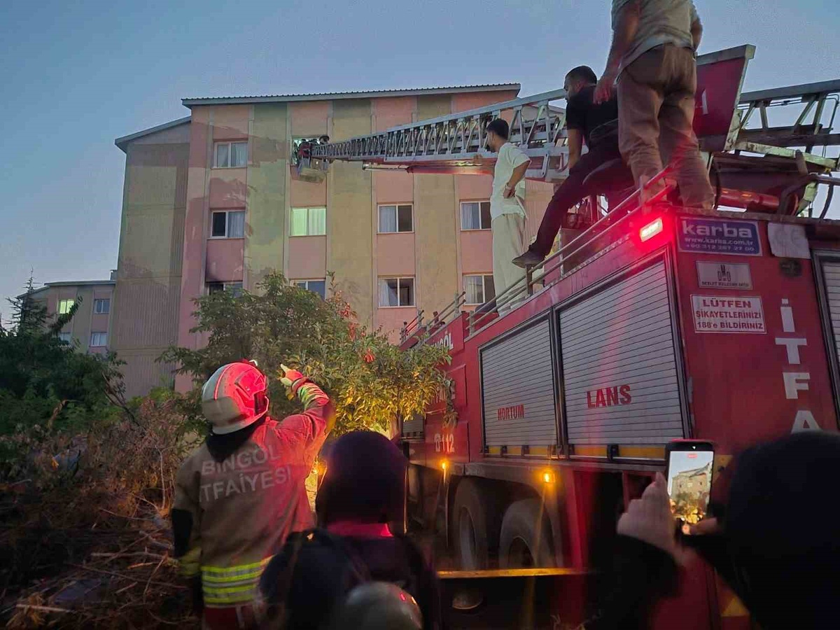 Bingöl\'de apartman yangını: 9 kişi hastanelik oldu