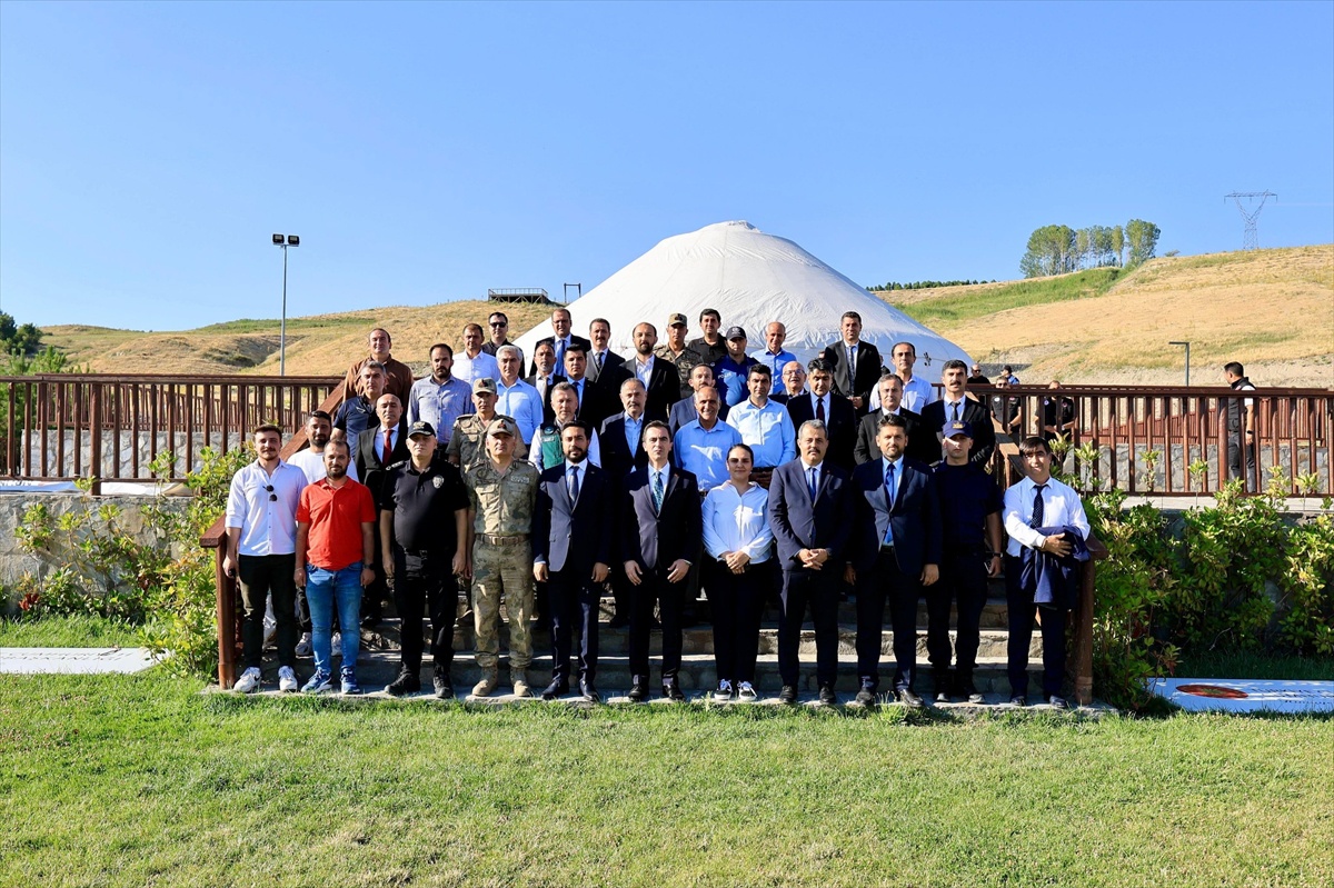 Bitlis Valisi Ahlat\'ta Malazgirt Zaferi hazırlıklarını denetledi