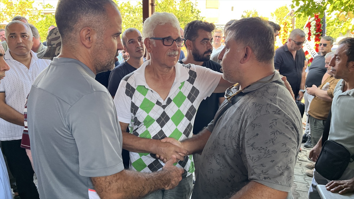 Çanakkale\'de Zehirlenme Kurbanı Çocuk İçin Gözyaşları