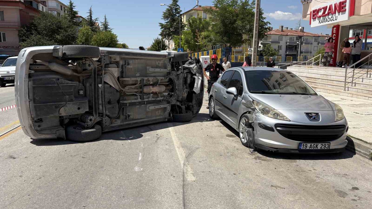 Çorum\'da Kaza: Otomobil Devrildi, Sürücü Yaşadı