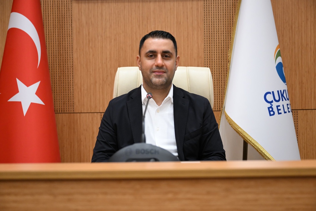 Çukurova Belediye Başkanı Emrah Kozay CHP’den istifa ederek YENİ Parti\'ye katıldı