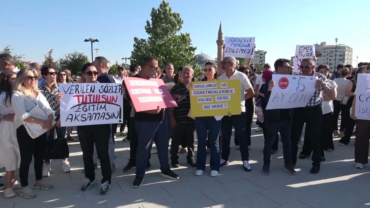 Cumhuriyet Üniversitesi Okulları\'nda Eylem