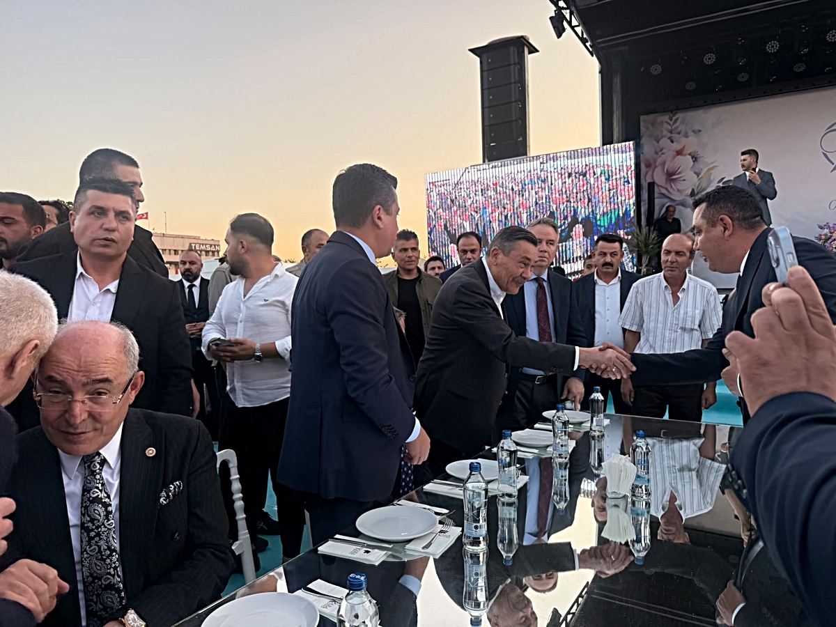Bahçeli, Düğünde Nikah Şahidi Oldu