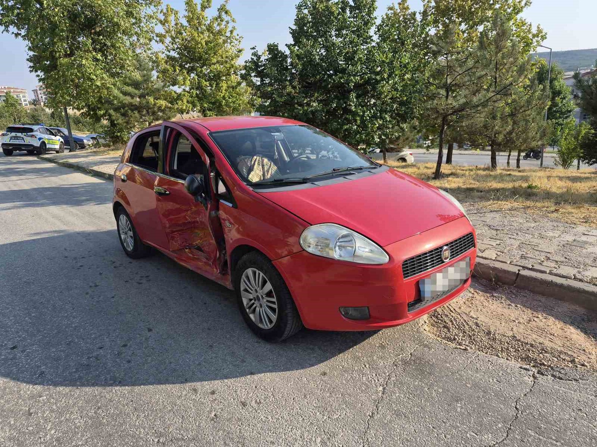 Eskişehir\'de Trafik Kazası: 6 Yaralı