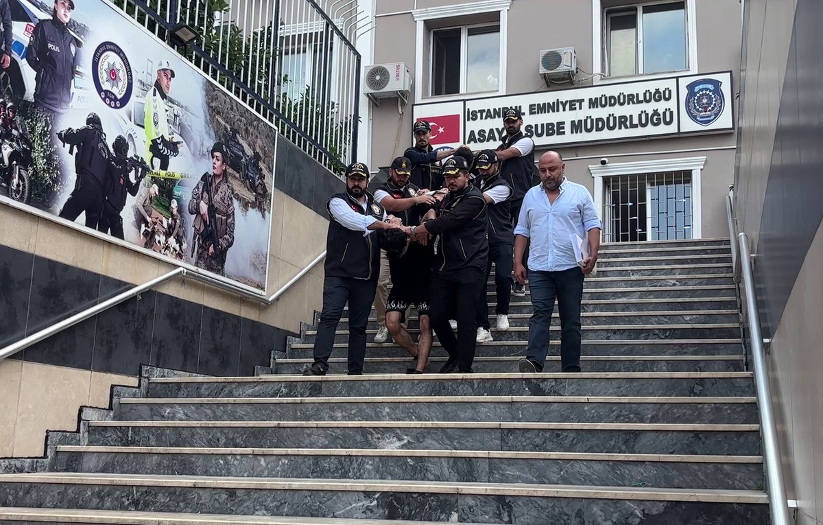 İstanbul\'da Bıçaklı Kavga: 10 Gözaltı