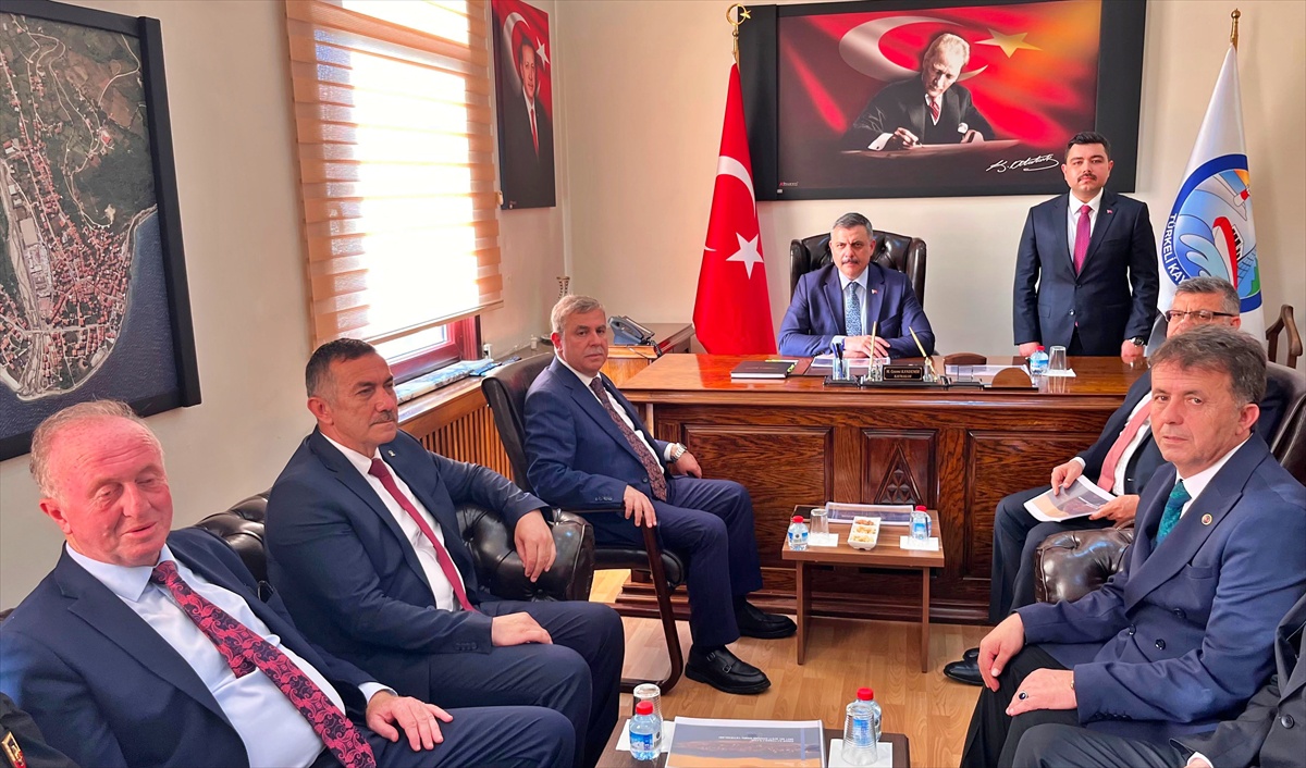 Bakan Çiftçi Türkeli\'de Ziyaretlerde Bulundu
