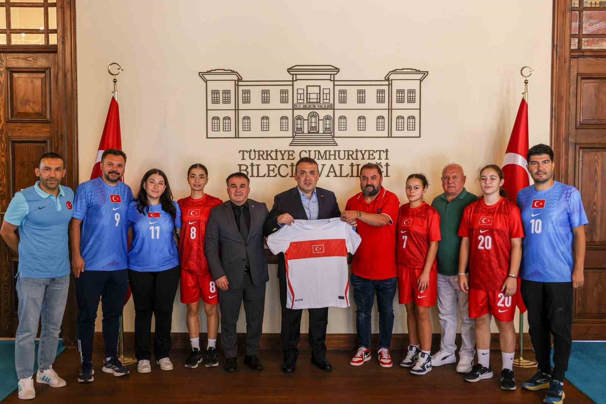 İşitme Engelliler Futsal Takımı Bilecik\'te Kamp Yapıyor