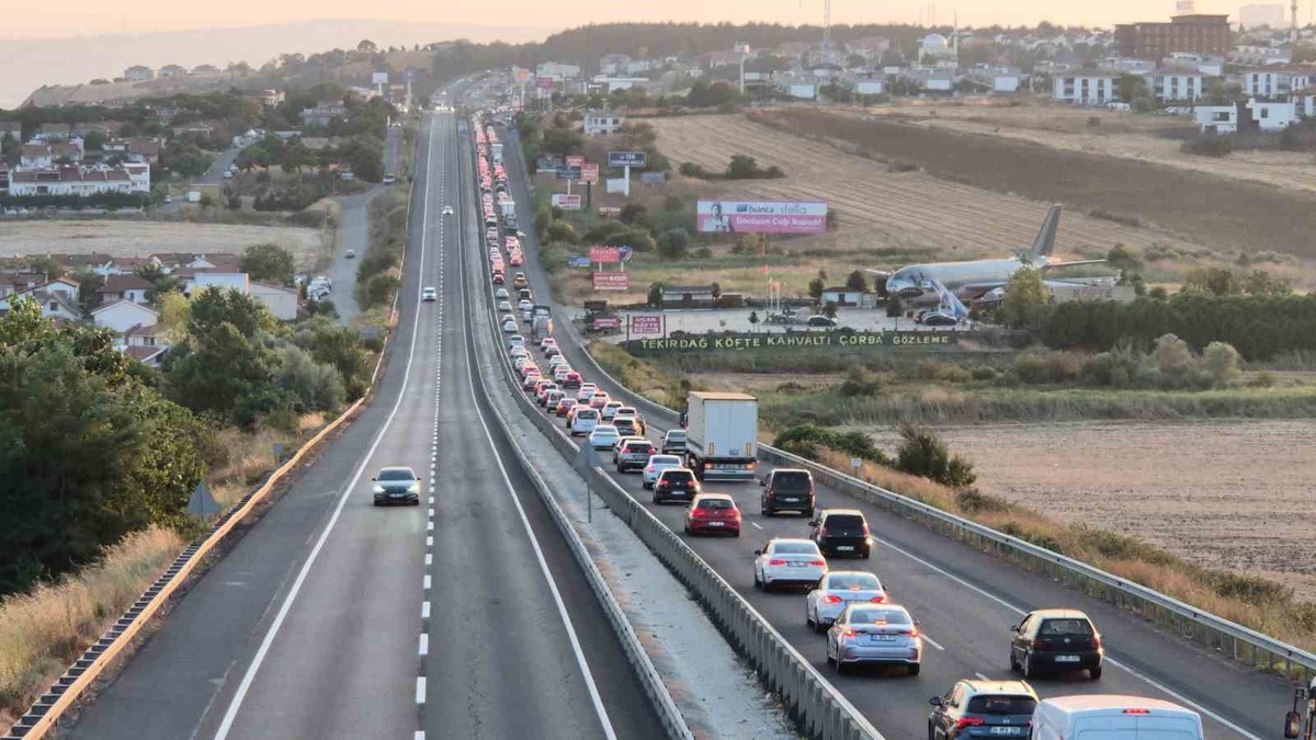 İstanbul-Tekirdağ Yolunda Yoğun Trafik