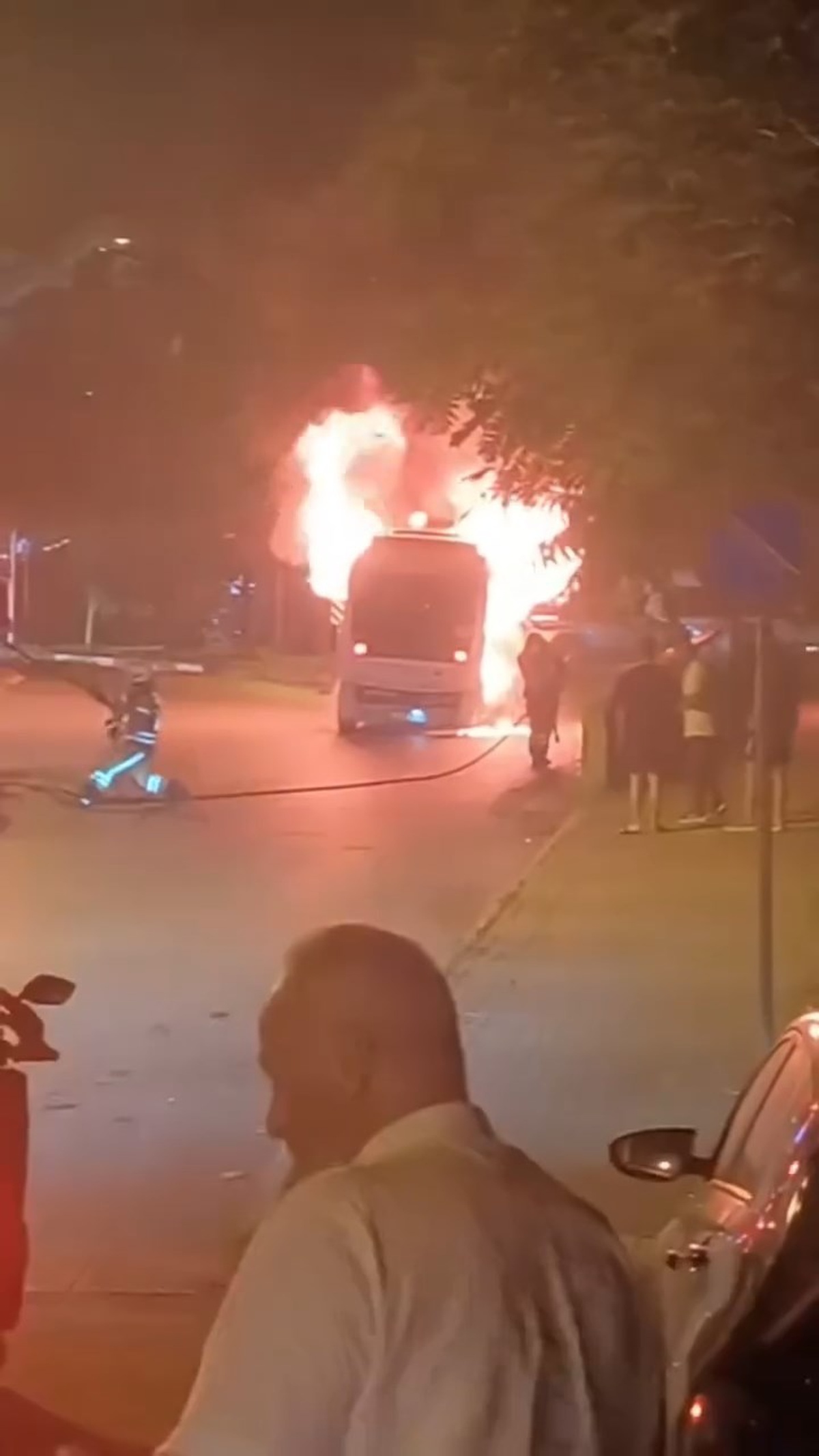 Kartal\'da park halindeki minibüste yangın
