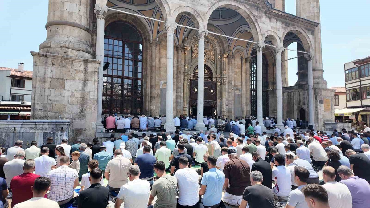 Konya\'da Karpuz İkramı