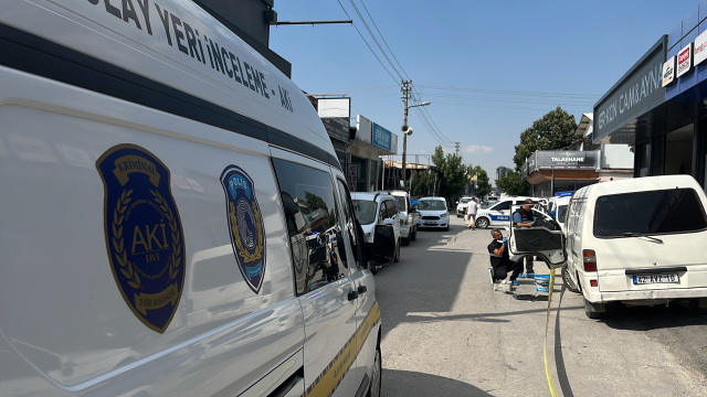 Konya'da maskeli gasp dehşeti: Dükkan önündeki araçtan 1 milyon TL çalıp kayıplara karıştılar