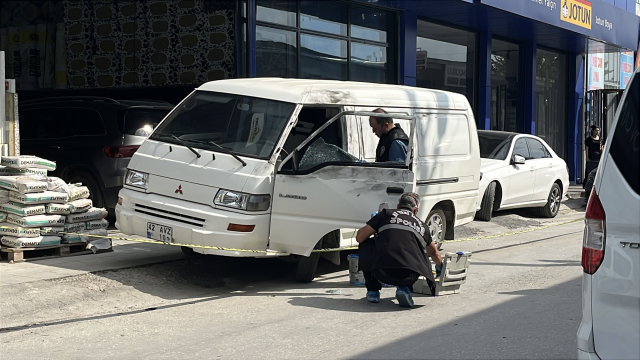Konya'da maskeli gasp dehşeti: Dükkan önündeki araçtan 1 milyon TL çalıp kayıplara karıştılar