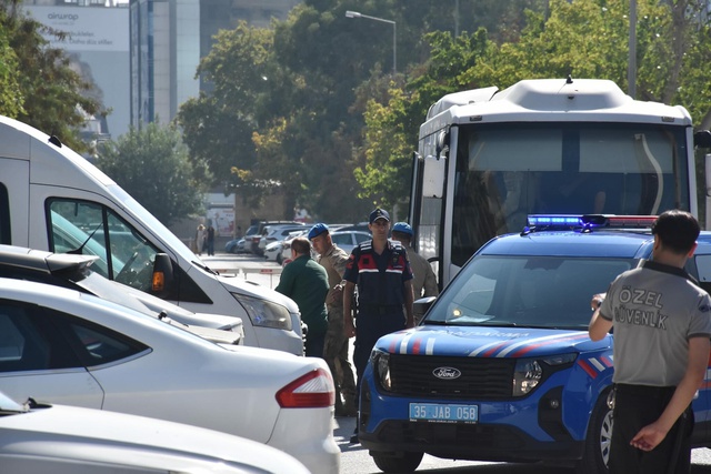 Menderes Belediye Başkanı Çiçek dahil 16 şüpheli adliyede