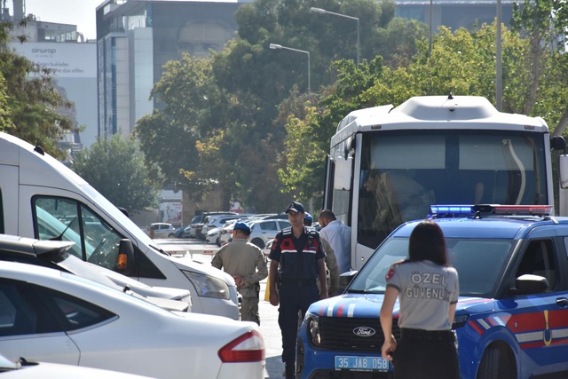 Menderes Belediye Başkanı Çiçek dahil 16 şüpheli adliyede