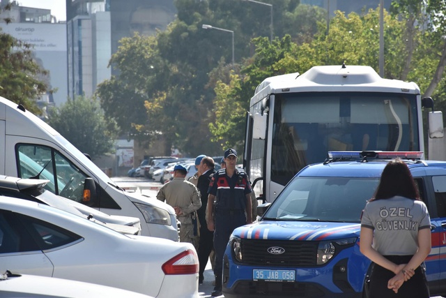 Menderes Belediye Başkanı Çiçek dahil 16 şüpheli adliyede