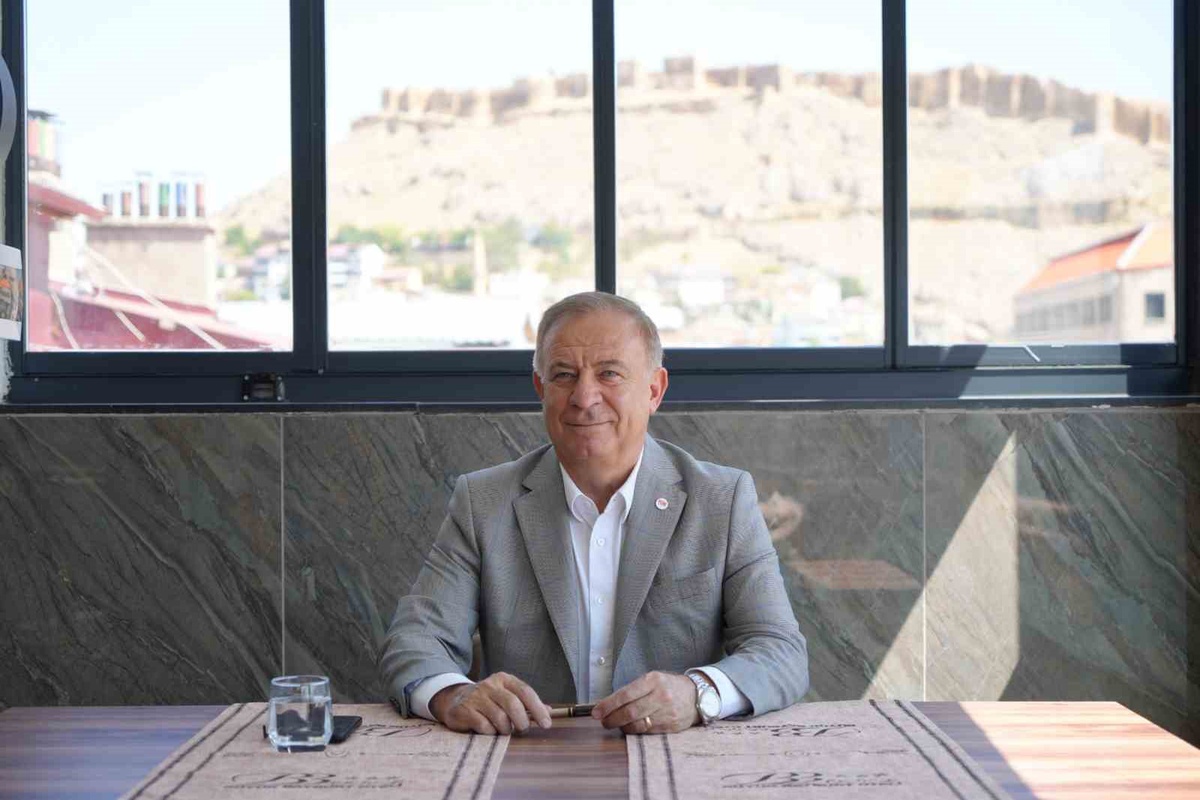 Gökan Zeybek Bayburt\'ta Teşkilatlanma Açıklamaları Yaptı