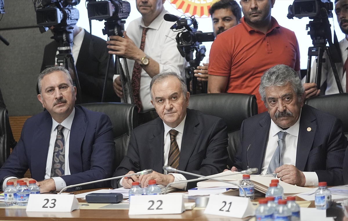 MHP ve CHP\'den Barış Kanun Teklifi Açıklamaları