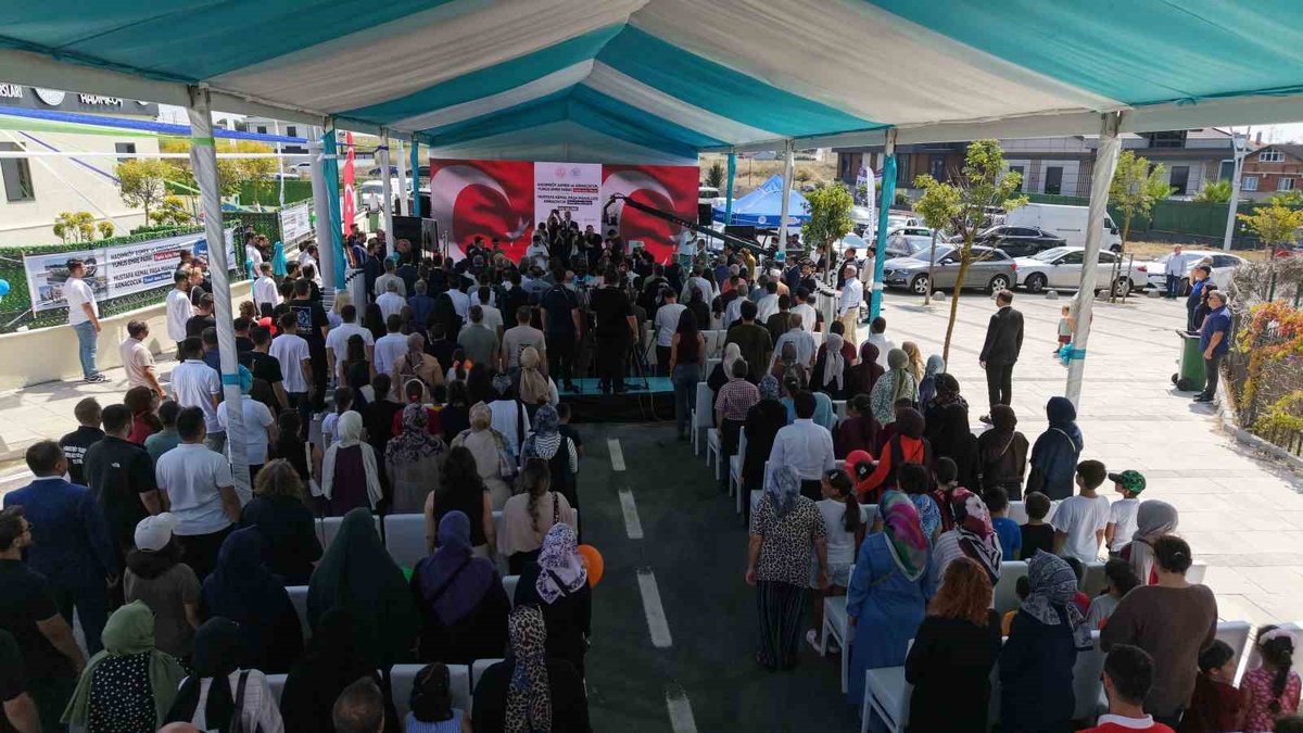 Bakan Tekin\'den Arnavutköy\'de Eğitim Açılışı ve İmamoğlu Polemiği