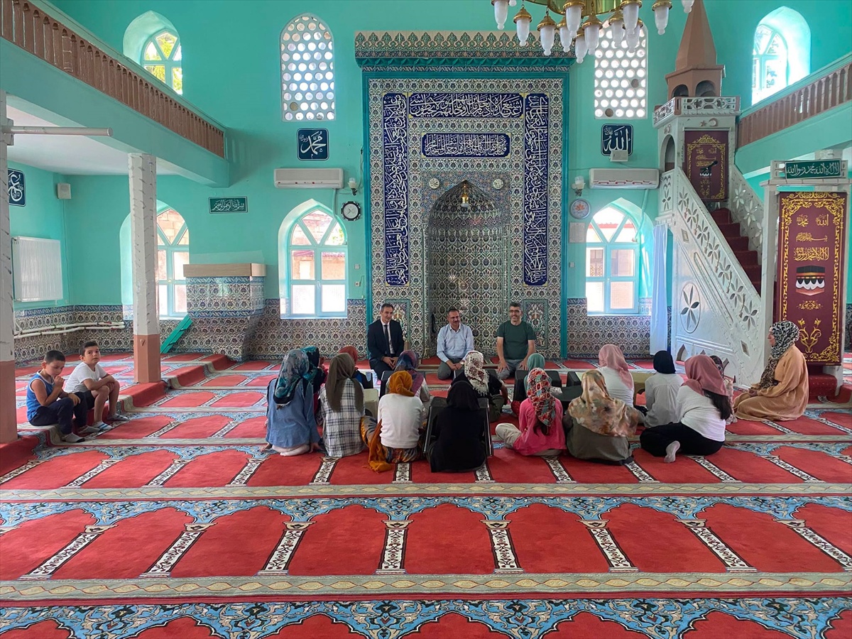 Kaymakam Özderin Kur\'an Kursunu Ziyaret Etti