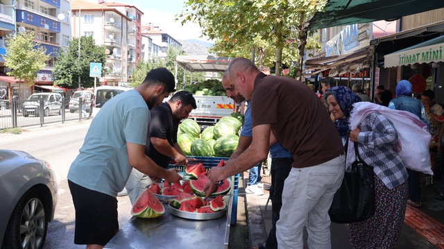 Yurdum insanı şaşırtmıyor! Sözünü tutup bedava dağıttı