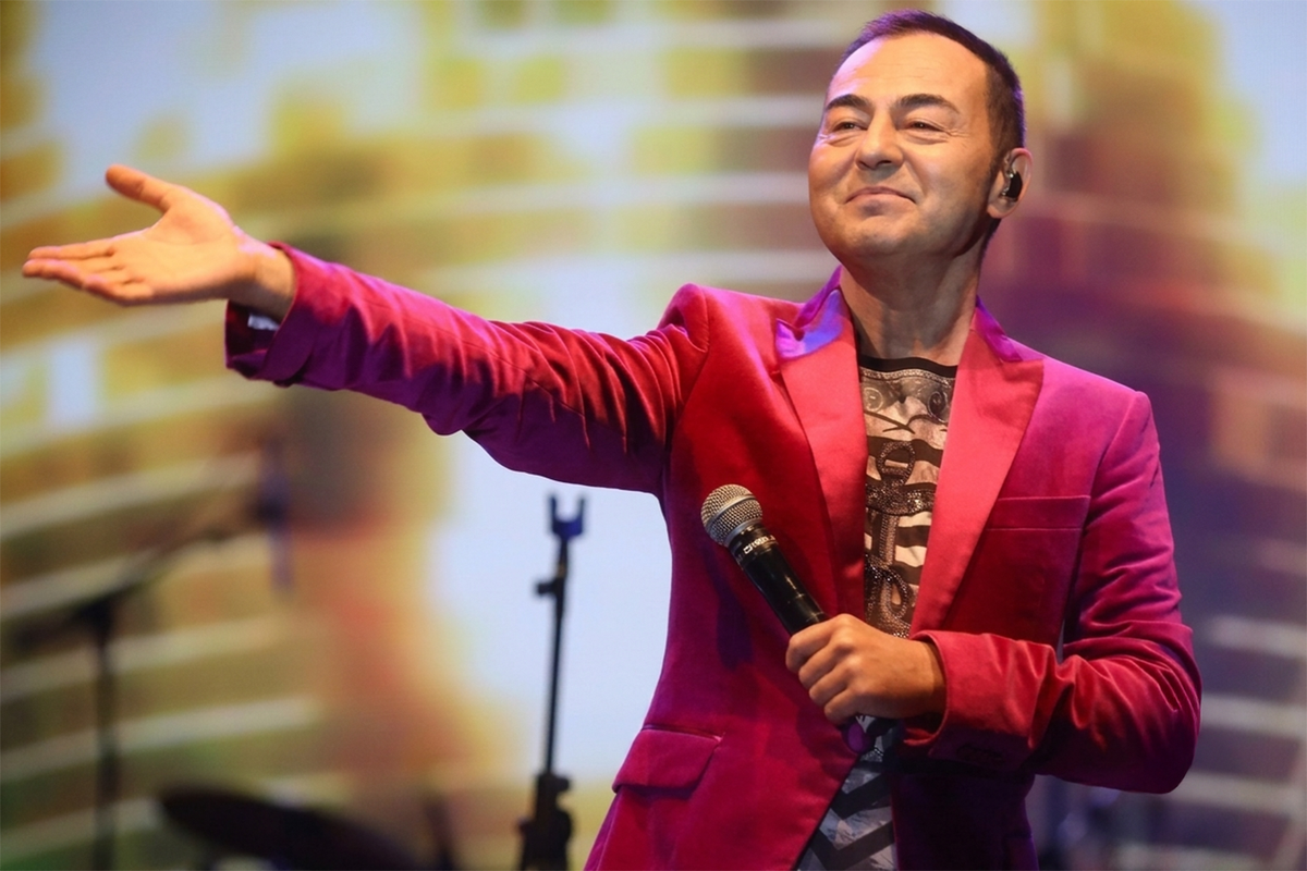 Serdar Ortaç hastaneye mi kaldırıldı? Ünlü şarkıcıdan açıklama geldi