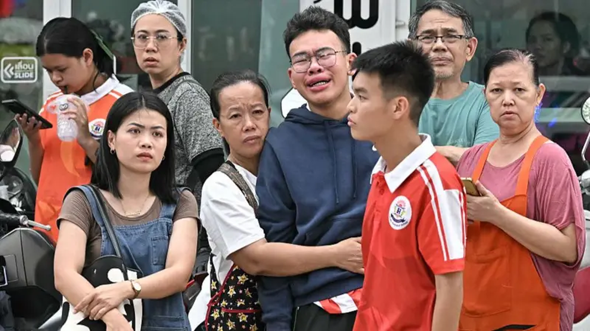 Bangkok\'ta 14 Yaşındaki Öğrenciden Silahlı Saldırı