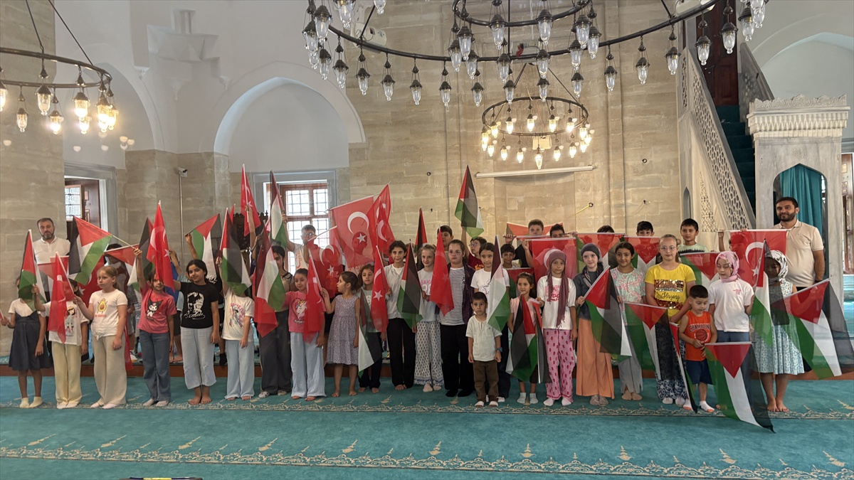 Kur\'an Kursu Öğrencilerinden Filistin\'e Yardım