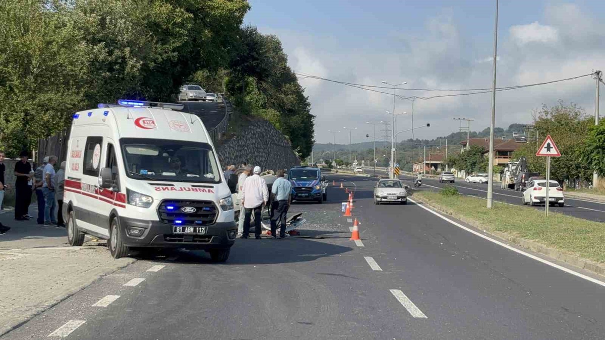 Düzce\'de Trafik Kazası: 4 Yaralı